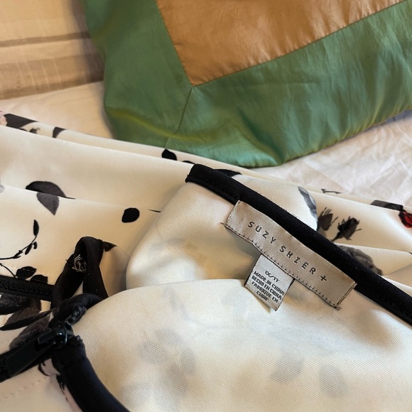 Floral Print Sleeveless Scuba Dress - Picture 3 of 3